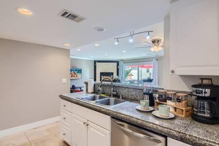 Awesome 3Br 2Bth 1 Block To Beach C2 Newport Beach Extérieur photo